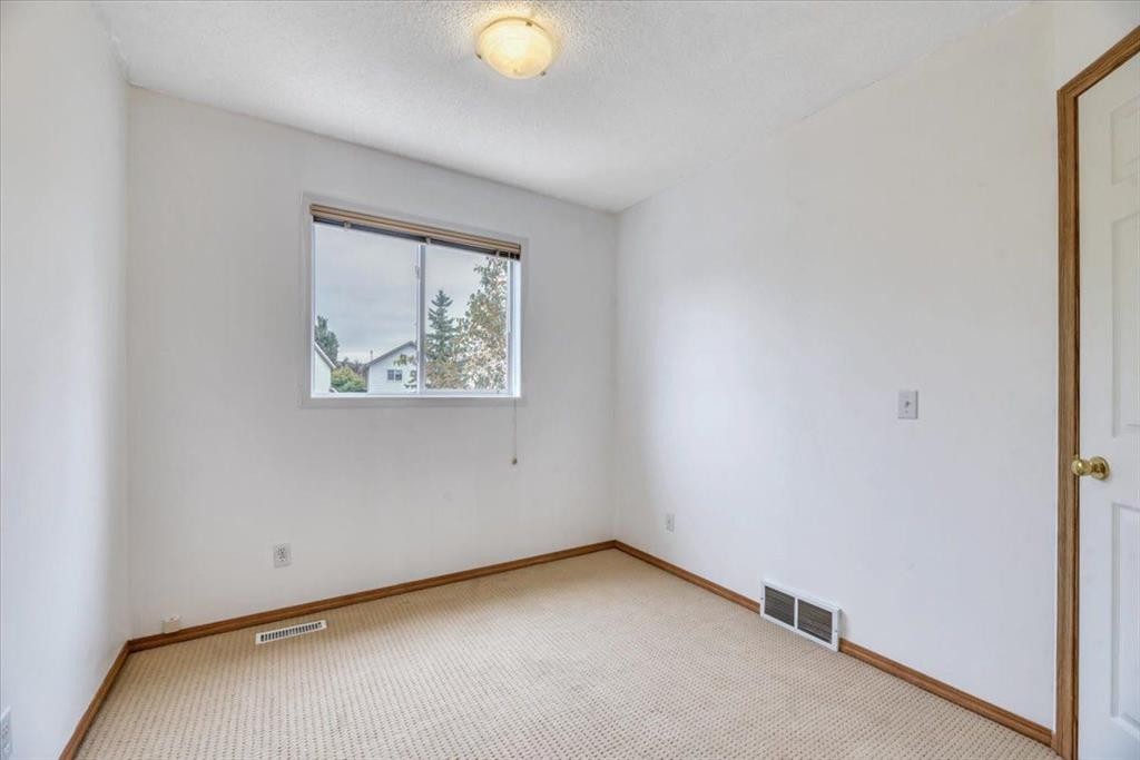 131 Hidden Way Nw, Calgary, AB - Indoor Photo Showing Other Room
