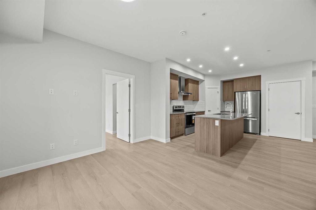 3301-100 Banister Drive, Okotoks, AB - Indoor Photo Showing Kitchen