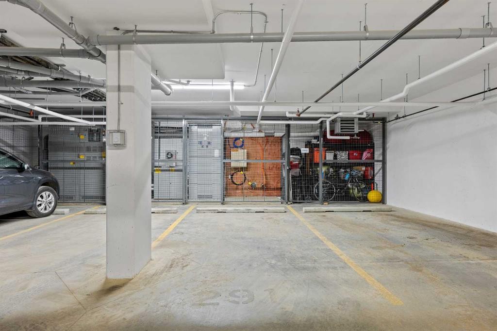 3301-100 Banister Drive, Okotoks, AB - Indoor Photo Showing Garage