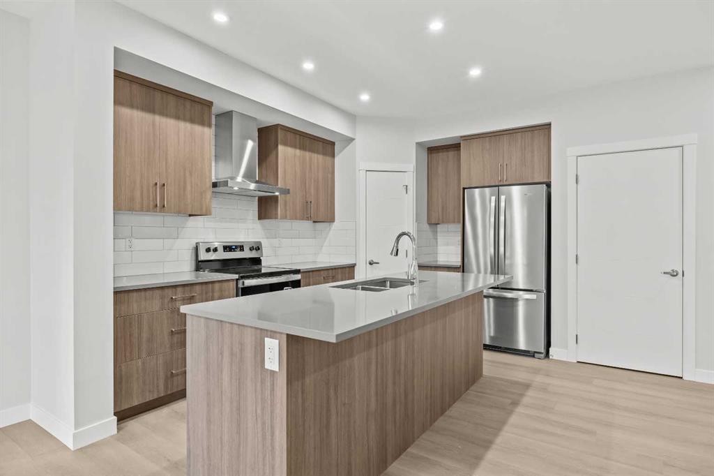 3301-100 Banister Drive, Okotoks, AB - Indoor Photo Showing Kitchen With Stainless Steel Kitchen With Double Sink With Upgraded Kitchen