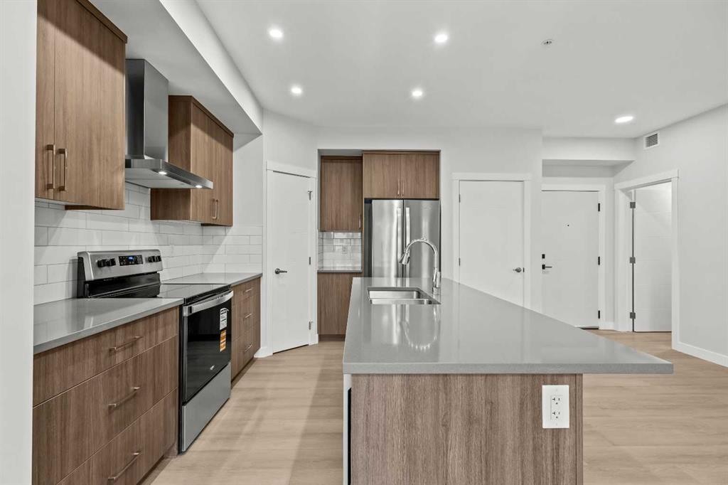 3301-100 Banister Drive, Okotoks, AB - Indoor Photo Showing Kitchen With Stainless Steel Kitchen With Upgraded Kitchen
