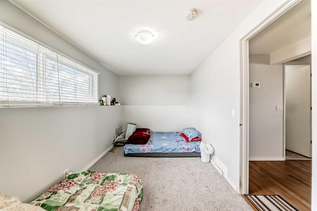 6840 4 Avenue Ne, Calgary, AB - Indoor Photo Showing Bedroom