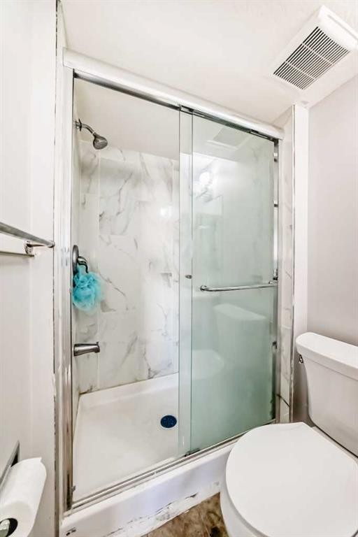 6840 4 Avenue Ne, Calgary, AB - Indoor Photo Showing Bathroom