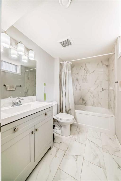 6840 4 Avenue Ne, Calgary, AB - Indoor Photo Showing Bathroom