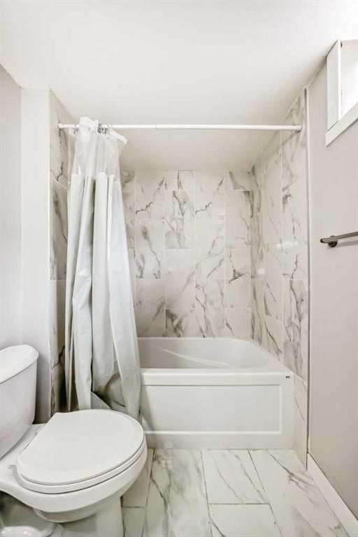 6840 4 Avenue Ne, Calgary, AB - Indoor Photo Showing Bathroom