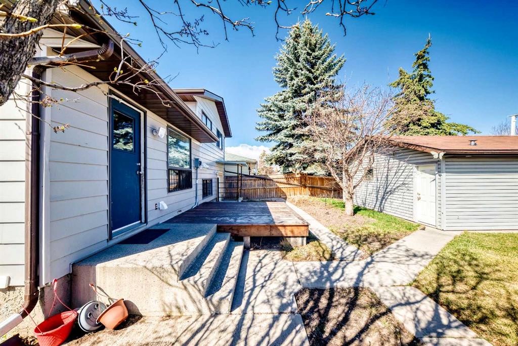 6840 4 Avenue Ne, Calgary, AB - Outdoor