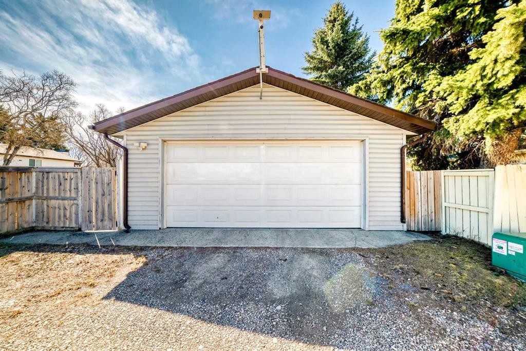 6840 4 Avenue Ne, Calgary, AB - Outdoor With Exterior