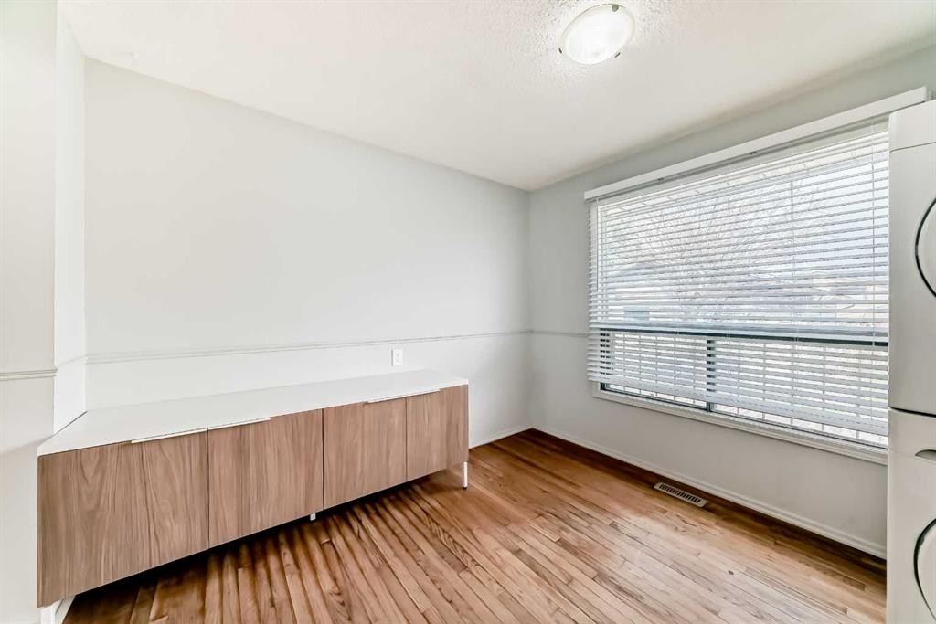 6840 4 Avenue Ne, Calgary, AB - Indoor Photo Showing Other Room