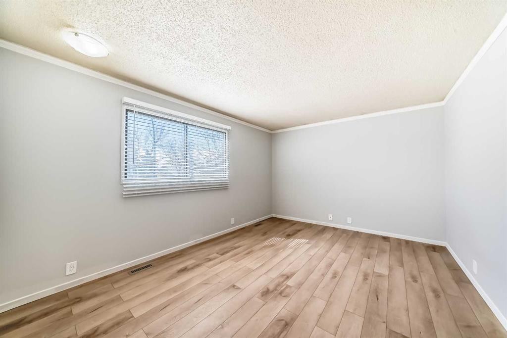 6840 4 Avenue Ne, Calgary, AB - Indoor Photo Showing Other Room