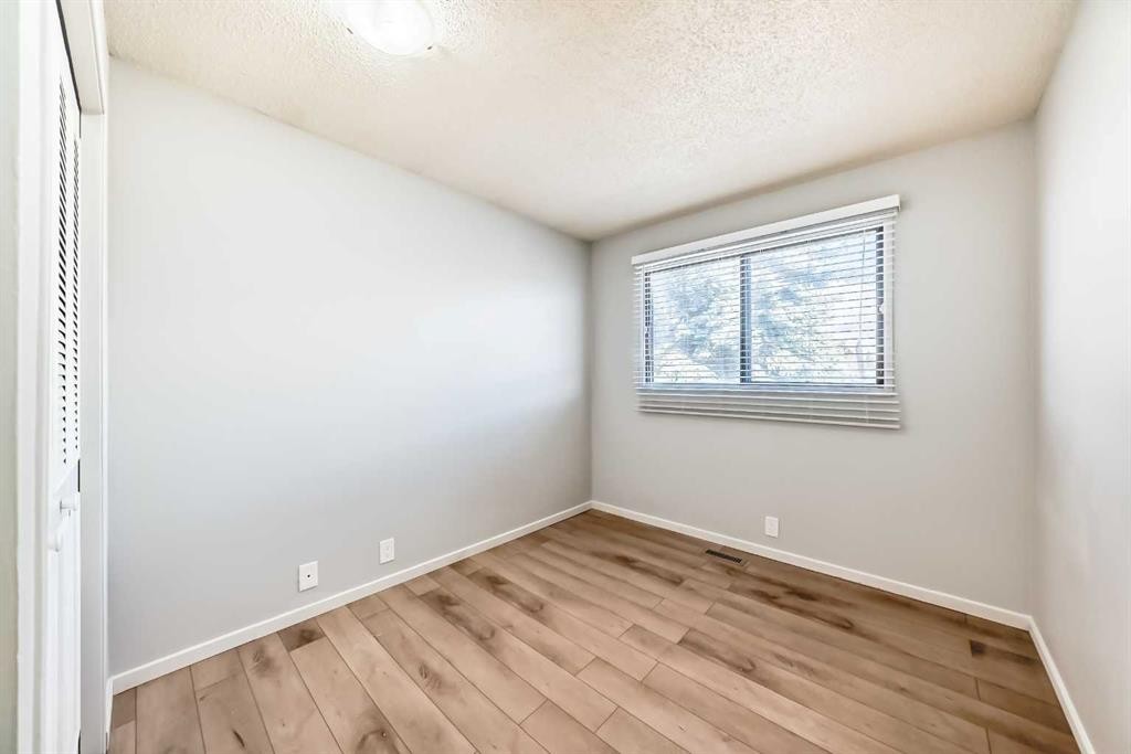 6840 4 Avenue Ne, Calgary, AB - Indoor Photo Showing Other Room
