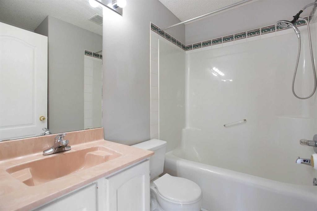 7269 Laguna Way Ne, Calgary, AB - Indoor Photo Showing Bathroom