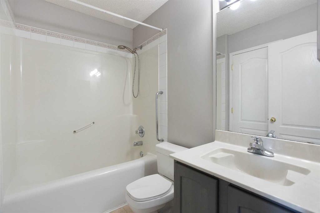 7269 Laguna Way Ne, Calgary, AB - Indoor Photo Showing Bathroom