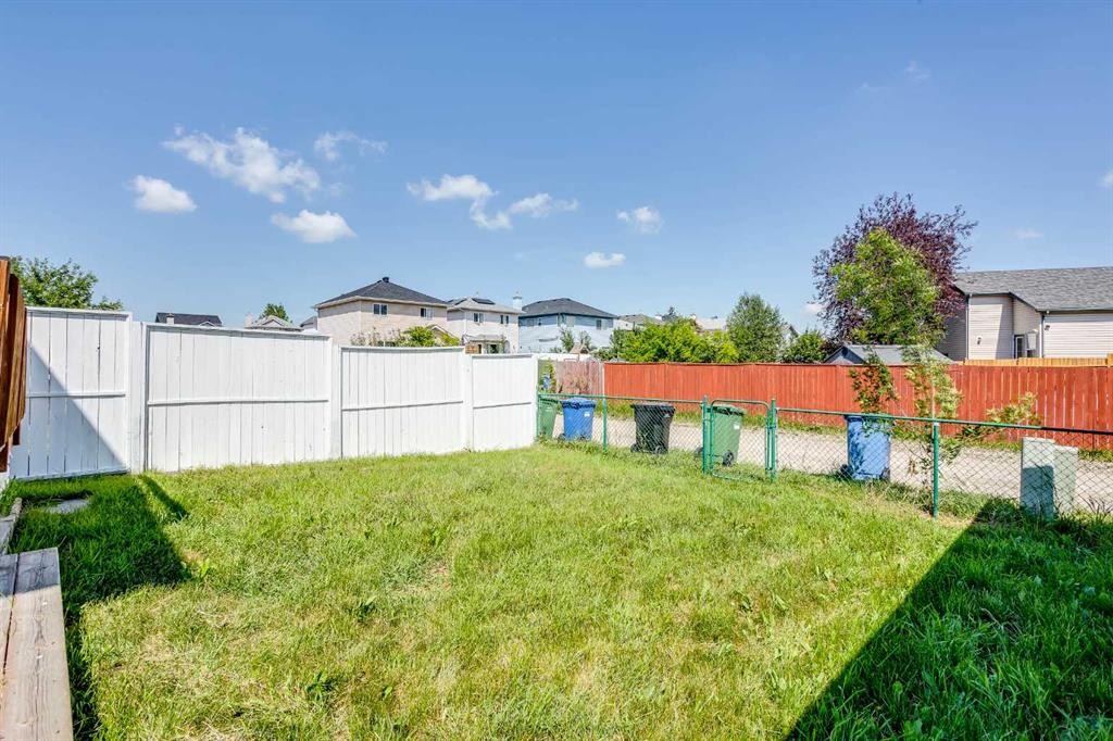 7269 Laguna Way Ne, Calgary, AB - Outdoor