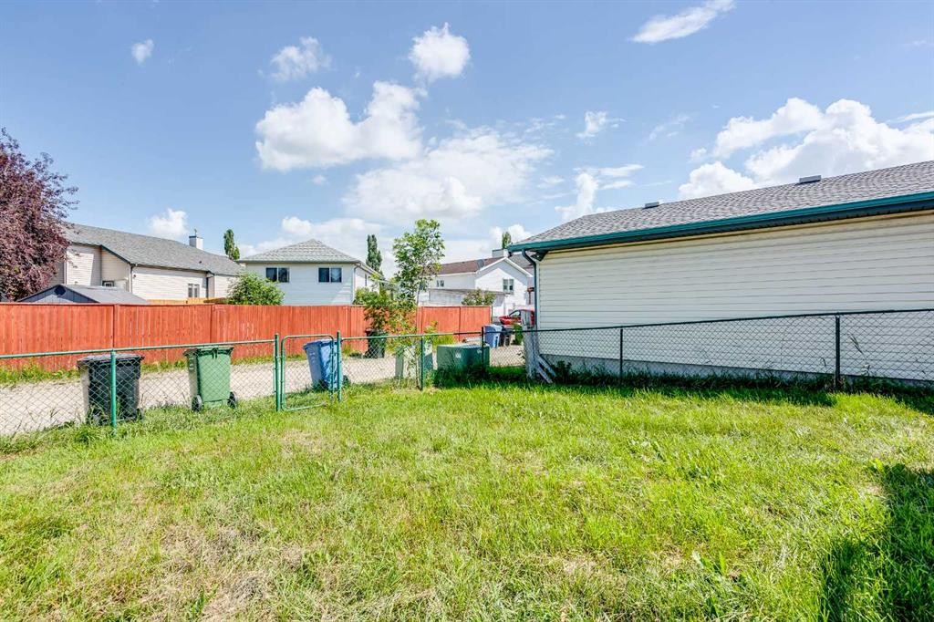 7269 Laguna Way Ne, Calgary, AB - Outdoor