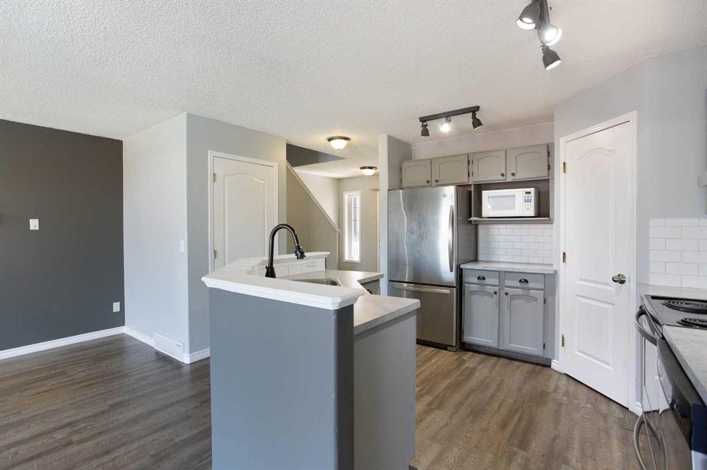 7269 Laguna Way Ne, Calgary, AB - Indoor Photo Showing Kitchen With Stainless Steel Kitchen