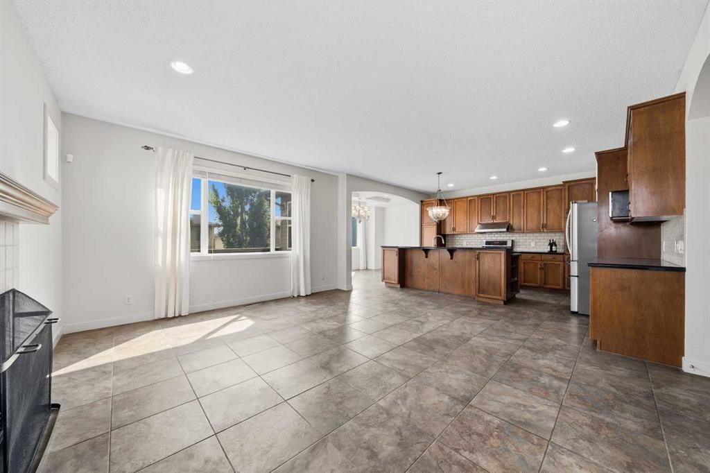 204 Eversyde Mews Sw, Calgary, AB - Indoor Photo Showing Other Room