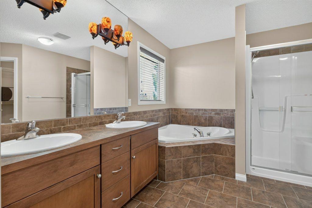 164 Aspenmere Close, Chestermere, AB - Indoor Photo Showing Bathroom