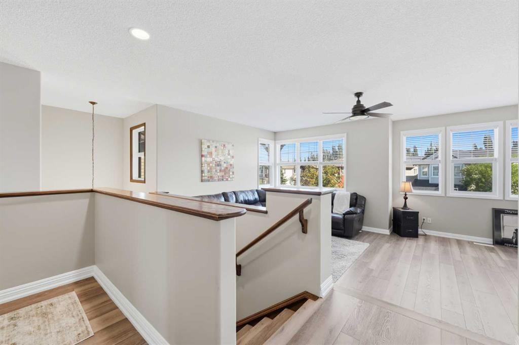 274 Autumn Circle Se, Calgary, AB - Indoor