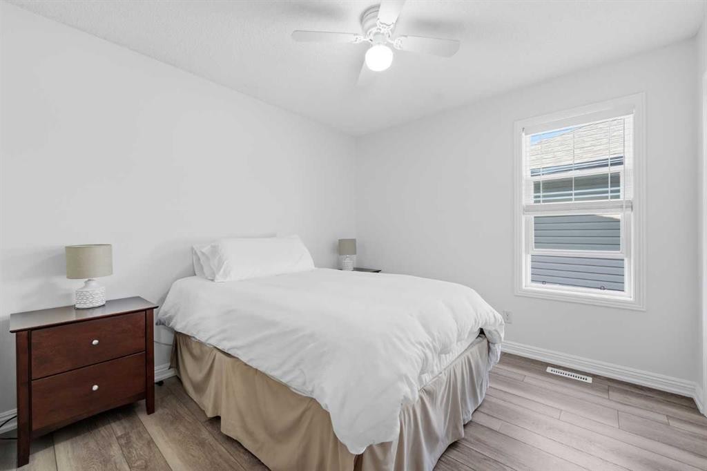 274 Autumn Circle Se, Calgary, AB - Indoor Photo Showing Bedroom