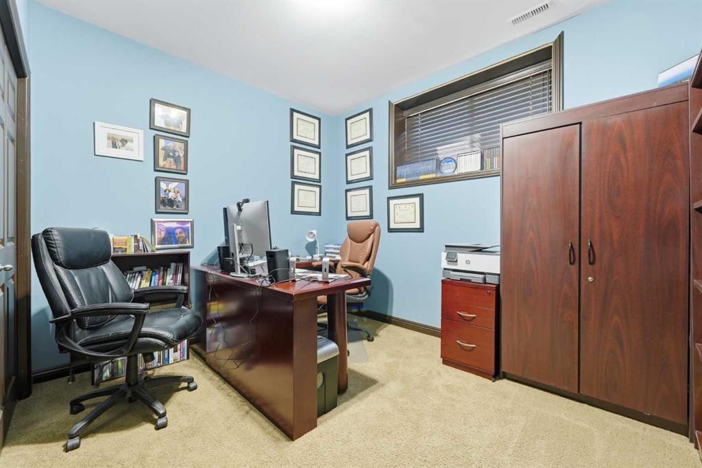 274 Autumn Circle Se, Calgary, AB - Indoor Photo Showing Office