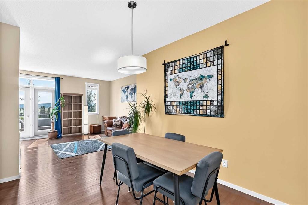 51 Evansview Gardens Nw, Calgary, AB - Indoor Photo Showing Dining Room