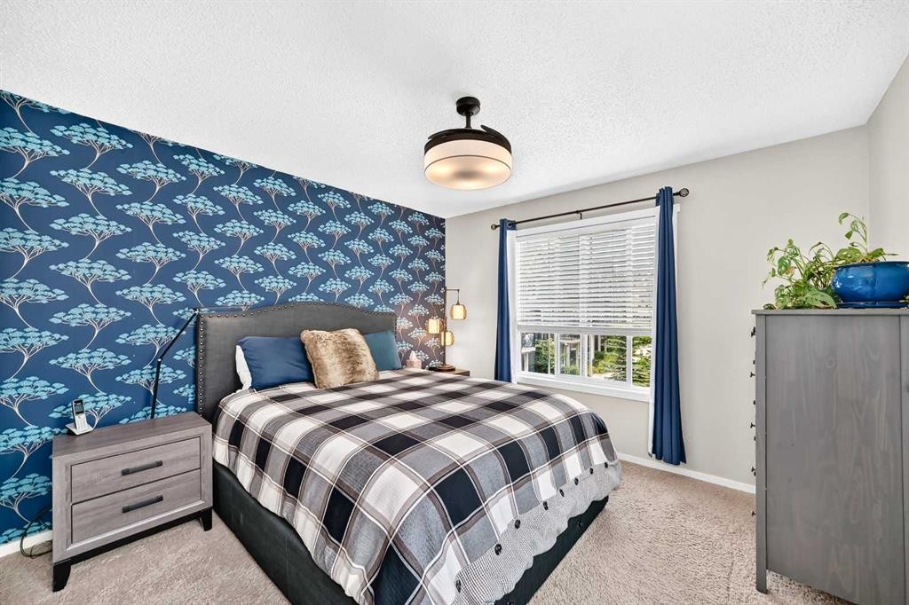 51 Evansview Gardens Nw, Calgary, AB - Indoor Photo Showing Bedroom