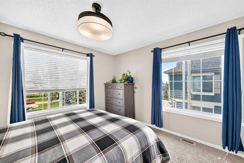 51 Evansview Gardens Nw, Calgary, AB - Indoor Photo Showing Bedroom