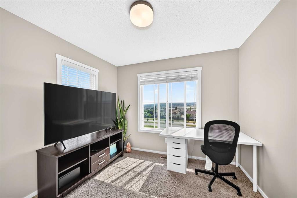 51 Evansview Gardens Nw, Calgary, AB - Indoor Photo Showing Other Room