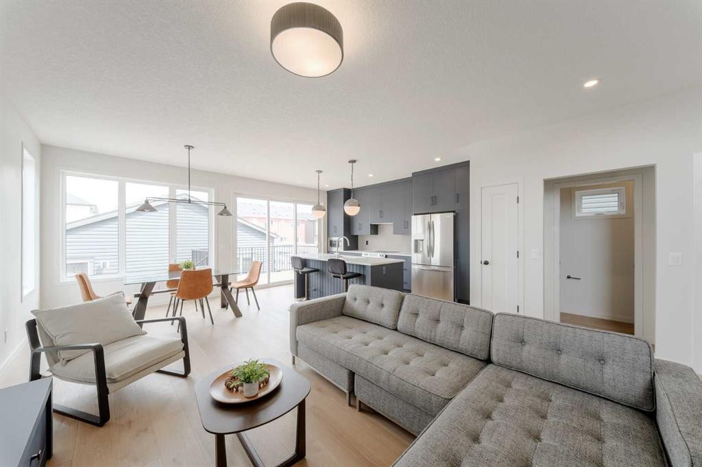 96 Fireside Common, Cochrane, AB - Indoor Photo Showing Living Room