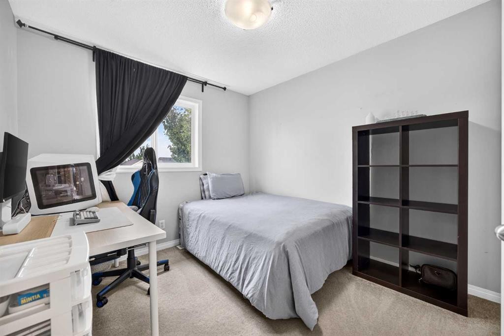 437 Tuscany Drive Nw, Calgary, AB - Indoor Photo Showing Bedroom