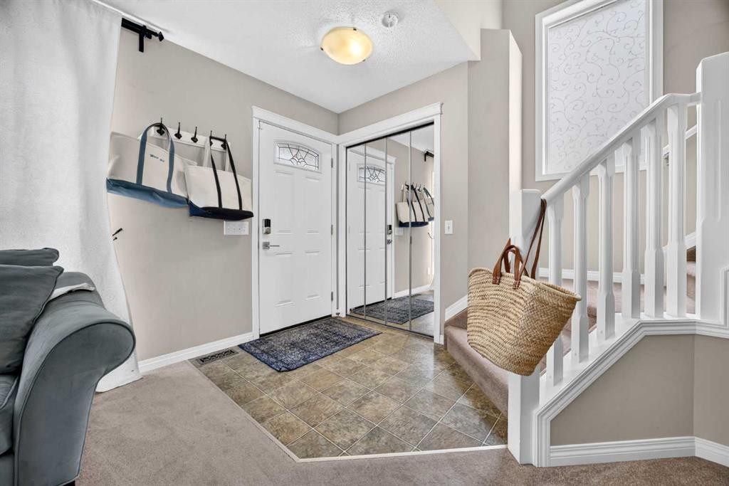 437 Tuscany Drive Nw, Calgary, AB - Indoor Photo Showing Other Room