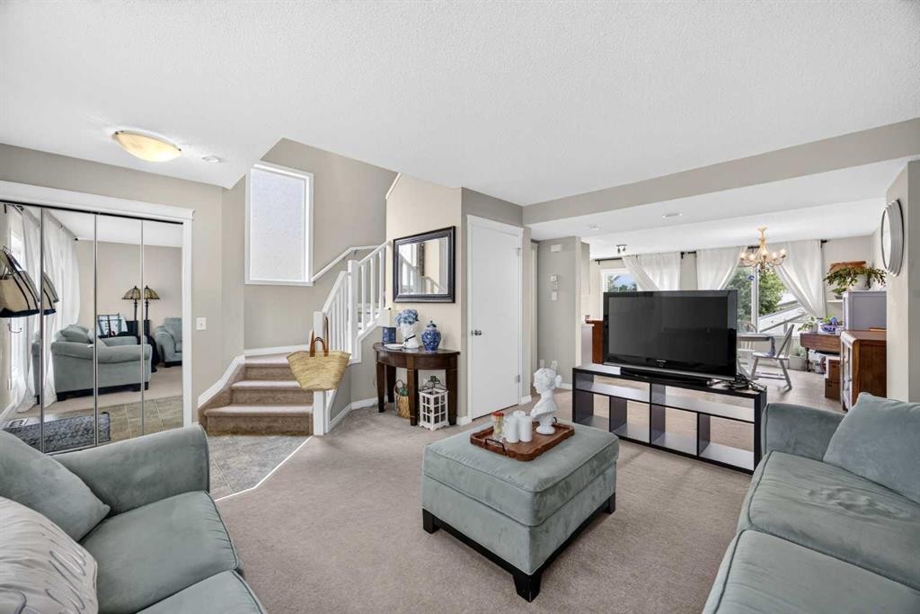 437 Tuscany Drive Nw, Calgary, AB - Indoor Photo Showing Living Room