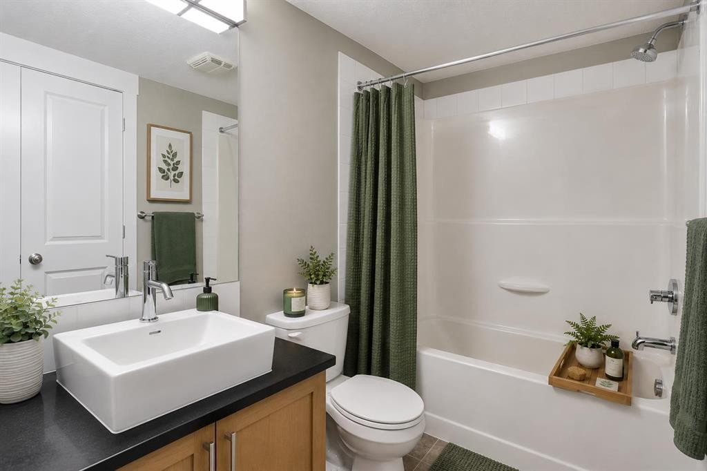 2201-155 Skyview Ranch Way Ne, Calgary, AB - Indoor Photo Showing Bathroom