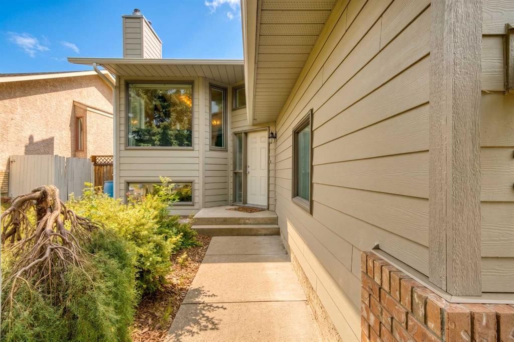 36 Shannon Circle Sw, Calgary, AB - Outdoor