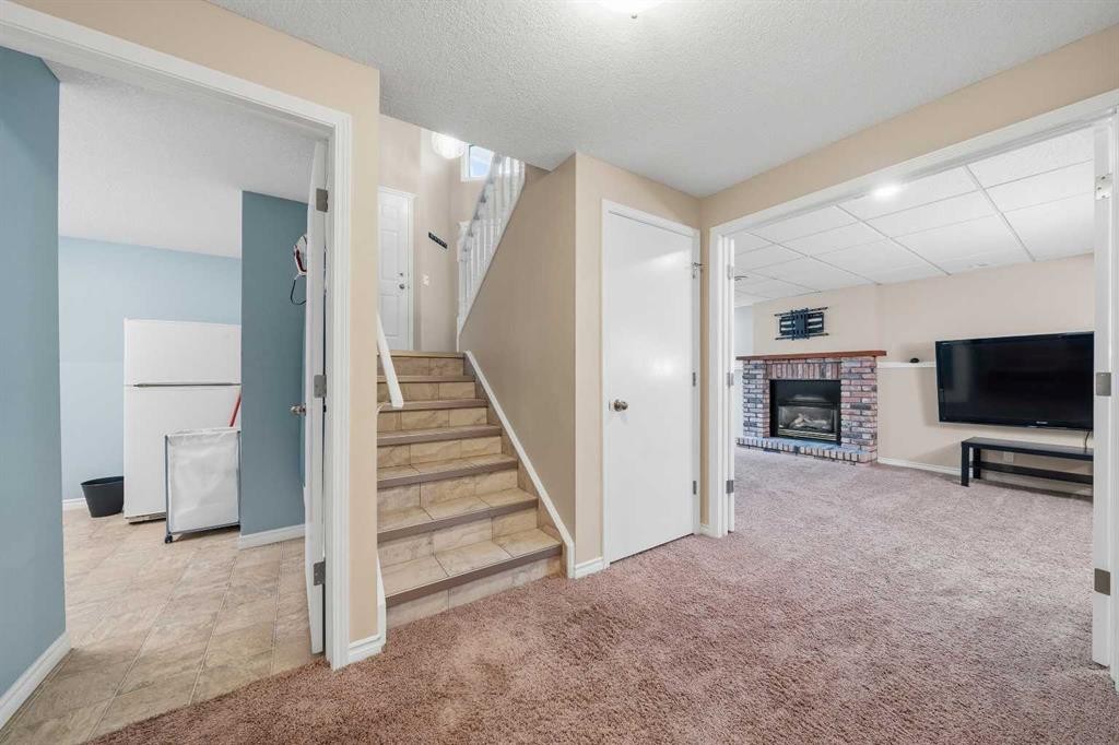 36 Shannon Circle Sw, Calgary, AB - Indoor With Fireplace