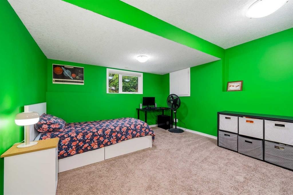 36 Shannon Circle Sw, Calgary, AB - Indoor Photo Showing Bedroom