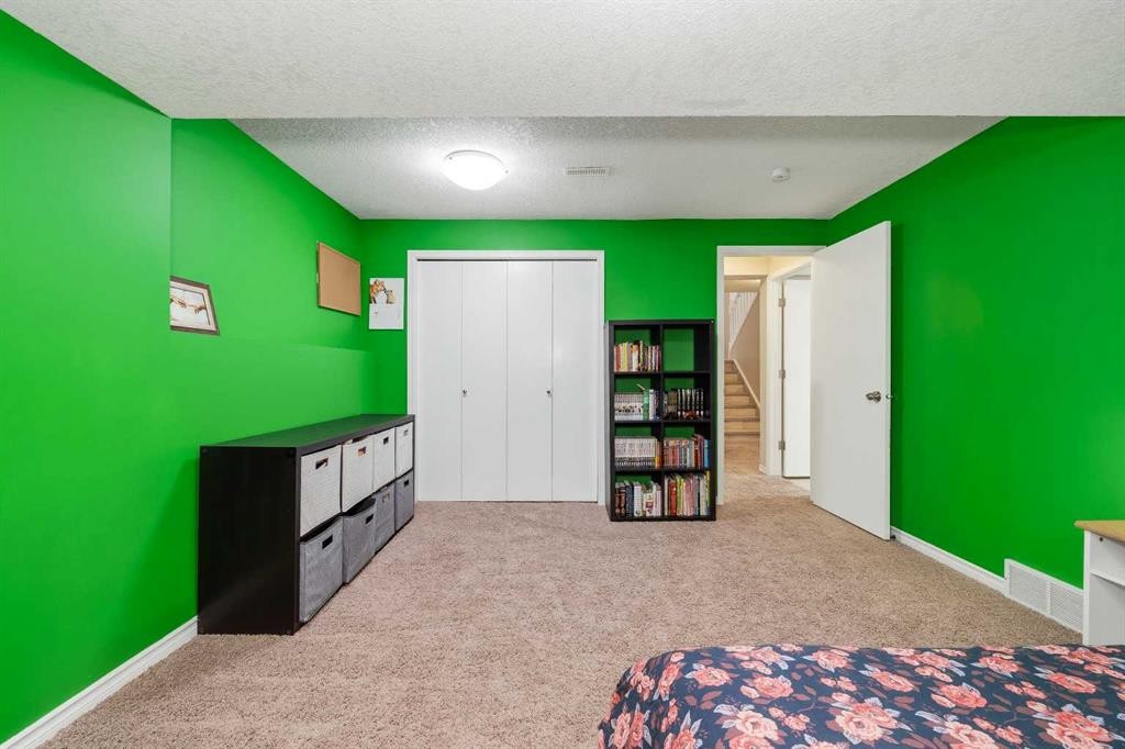 36 Shannon Circle Sw, Calgary, AB - Indoor Photo Showing Bedroom