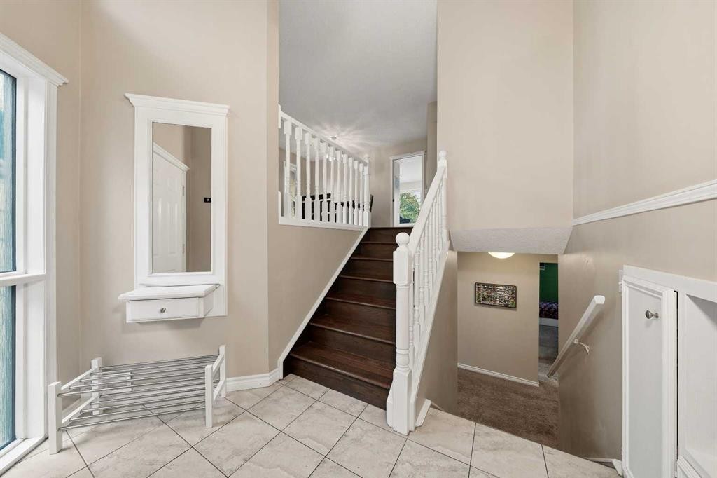 36 Shannon Circle Sw, Calgary, AB - Indoor Photo Showing Other Room