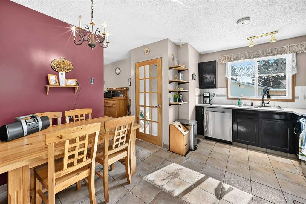 6432 Rundlehorn Drive Ne, Calgary, AB - Indoor Photo Showing Other Room