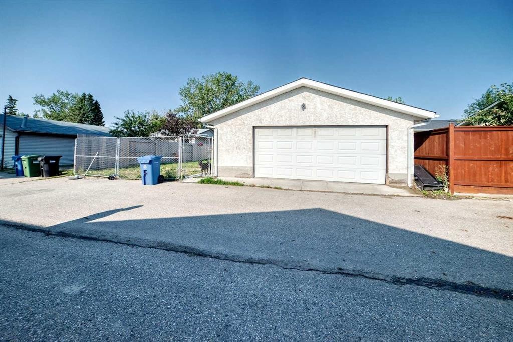 6432 Rundlehorn Drive Ne, Calgary, AB - Outdoor