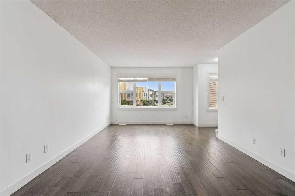 314 Covecreek Circle Ne, Calgary, AB - Indoor Photo Showing Living Room