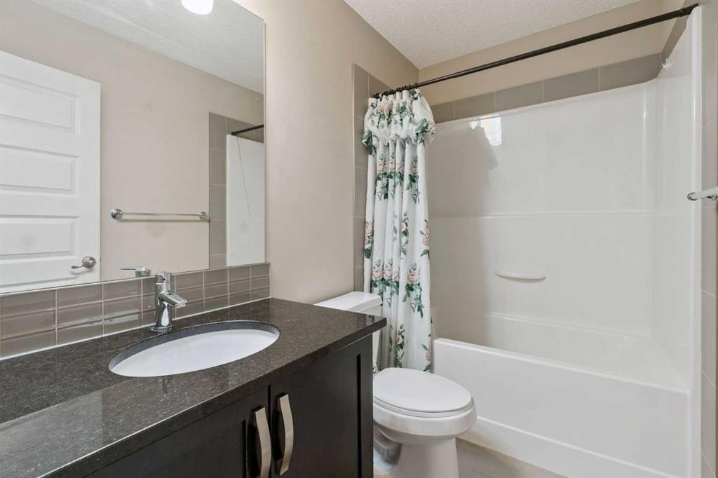 314 Covecreek Circle Ne, Calgary, AB - Indoor Photo Showing Bathroom