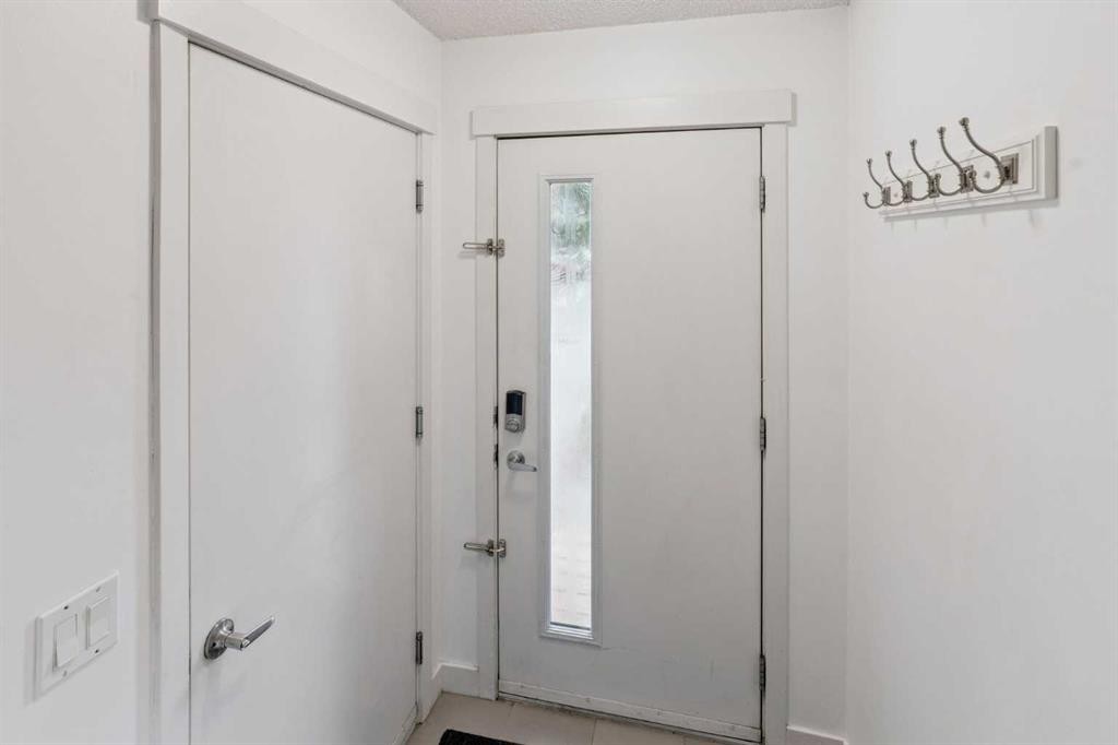 314 Covecreek Circle Ne, Calgary, AB - Indoor Photo Showing Other Room