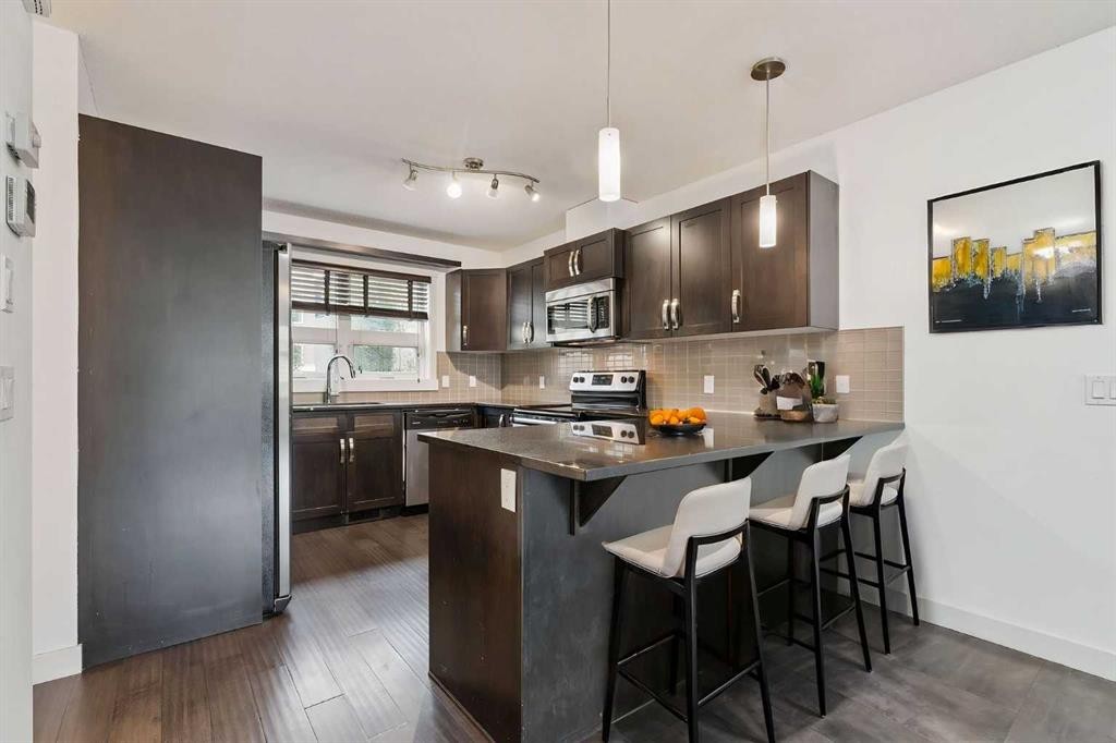 314 Covecreek Circle Ne, Calgary, AB - Indoor Photo Showing Kitchen With Upgraded Kitchen