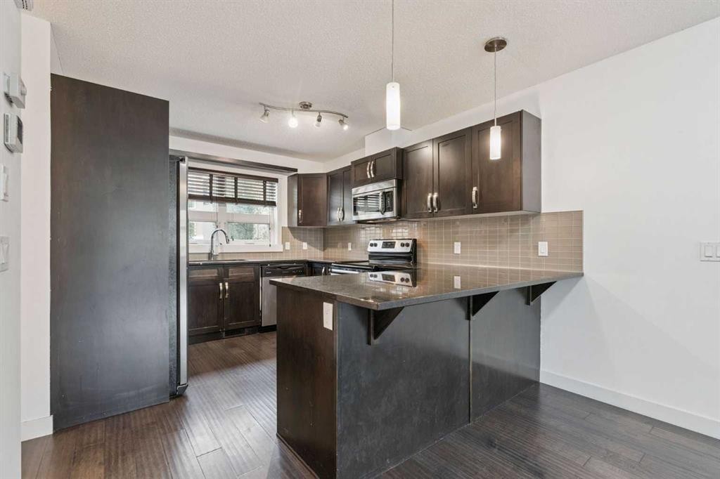314 Covecreek Circle Ne, Calgary, AB - Indoor Photo Showing Kitchen With Upgraded Kitchen