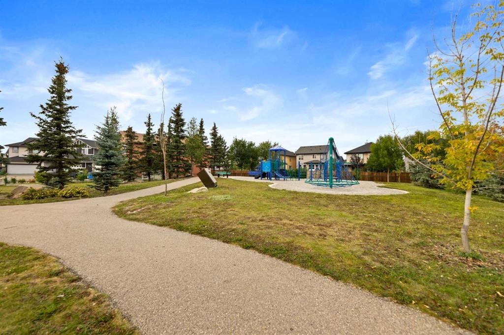 81 Saddlecrest Green Ne, Calgary, AB - Outdoor