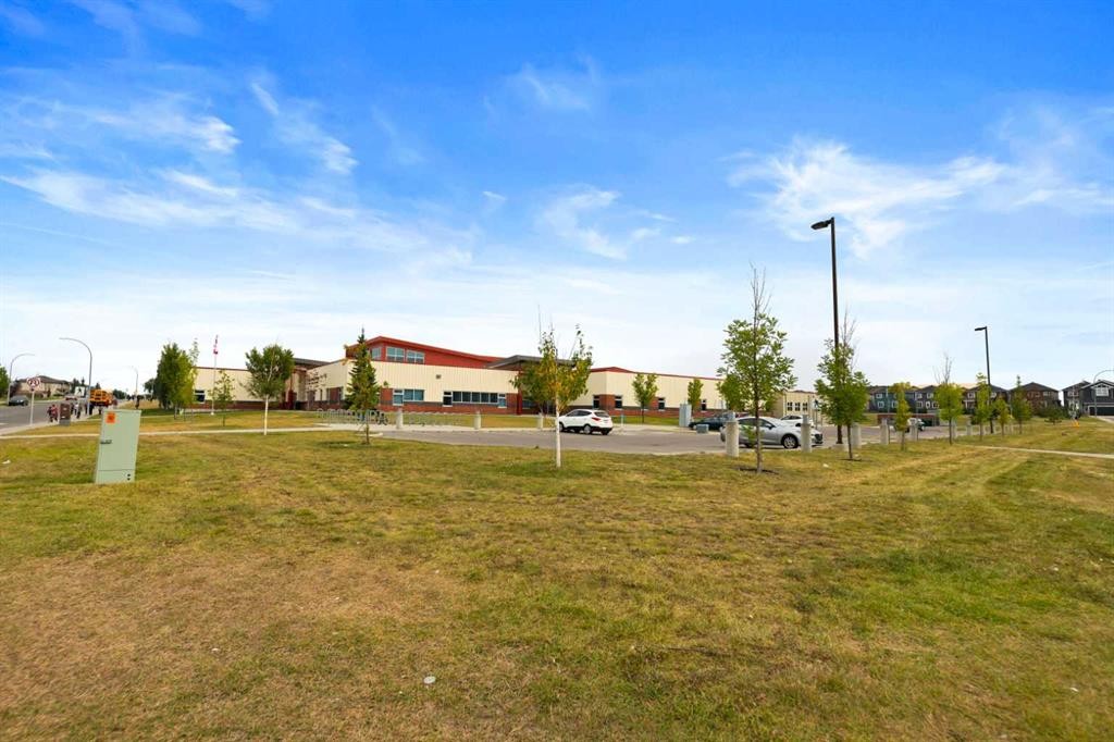 81 Saddlecrest Green Ne, Calgary, AB - Outdoor With View