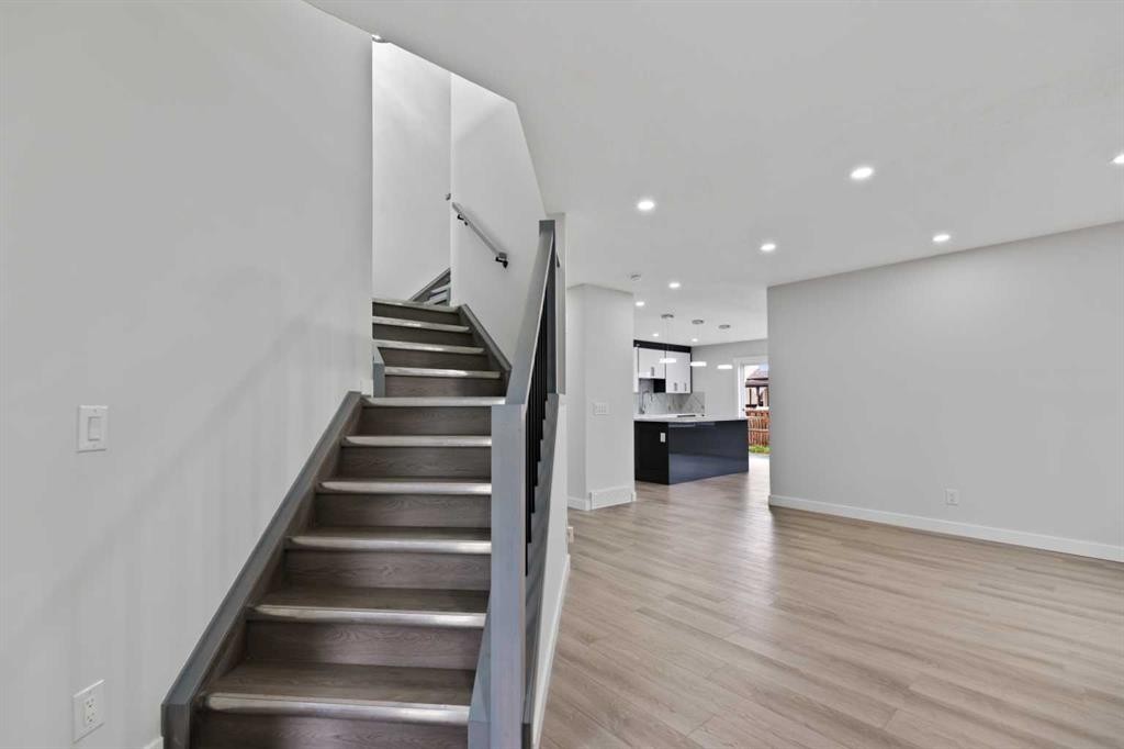 81 Saddlecrest Green Ne, Calgary, AB - Indoor Photo Showing Other Room