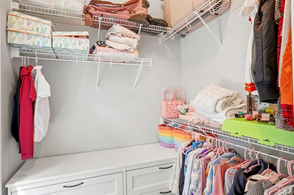 2014 6 Street Ne, Calgary, AB - Indoor With Storage