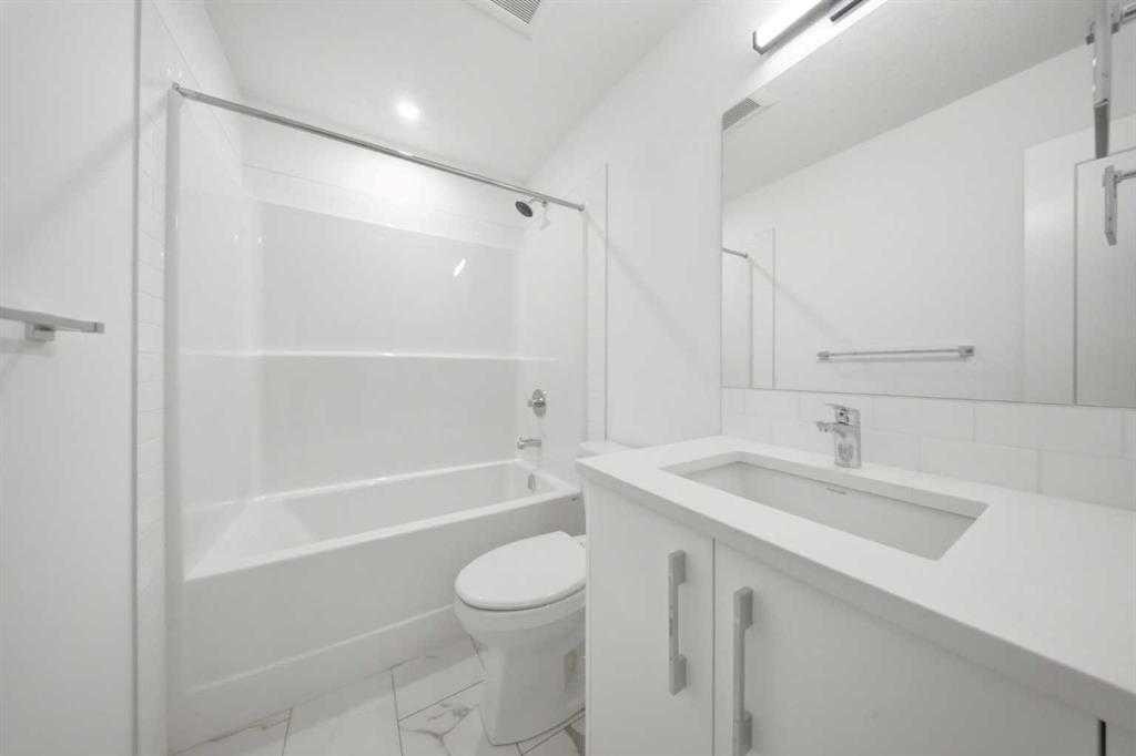 272 Huxbury View Ne, Calgary, AB - Indoor Photo Showing Bathroom
